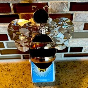 ❤️SOLD❤️ Bath & Body Works Wallflower Nightlight Bumblebee NWT